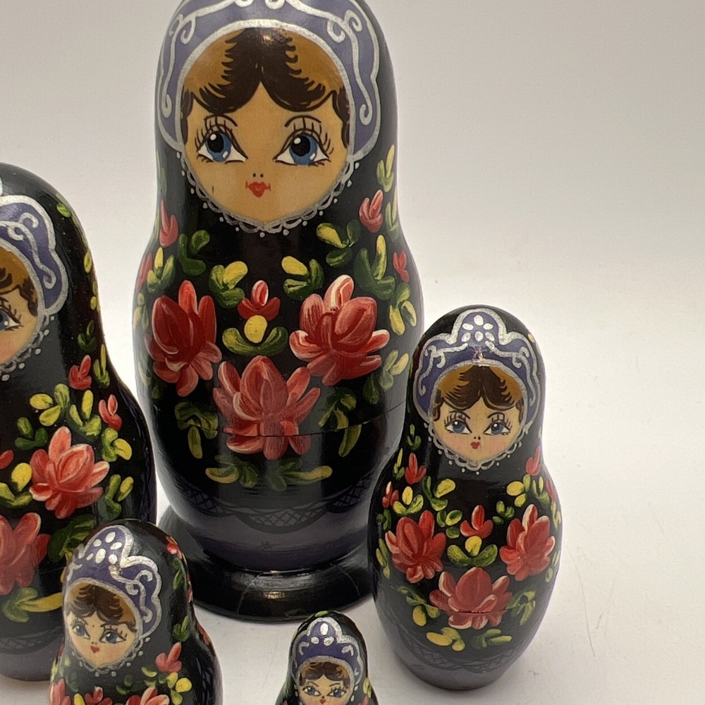 Wooden Russian Nesting Doll w/ Floral Design 5 Piece Set Signed - Picture 4 of 9